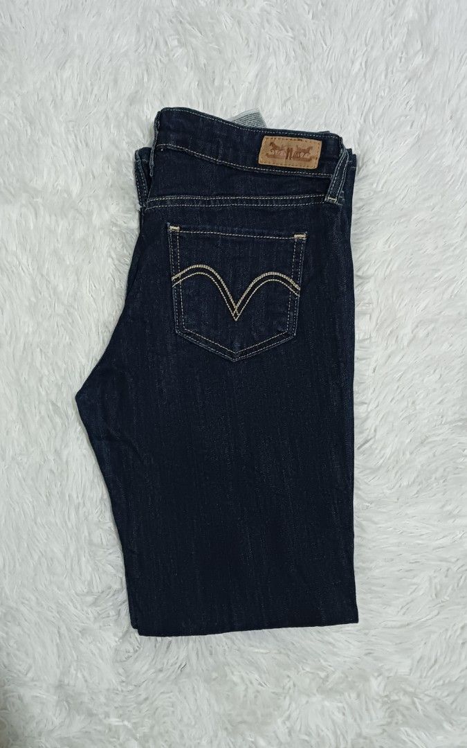 Levi's Flared Jeans (Category: Jeans) located in Ozamiz City. Submitted by lovethriftshop18 (Listing ID 1461227949, Image 1). Description: size 29-30 length 36 no issue.