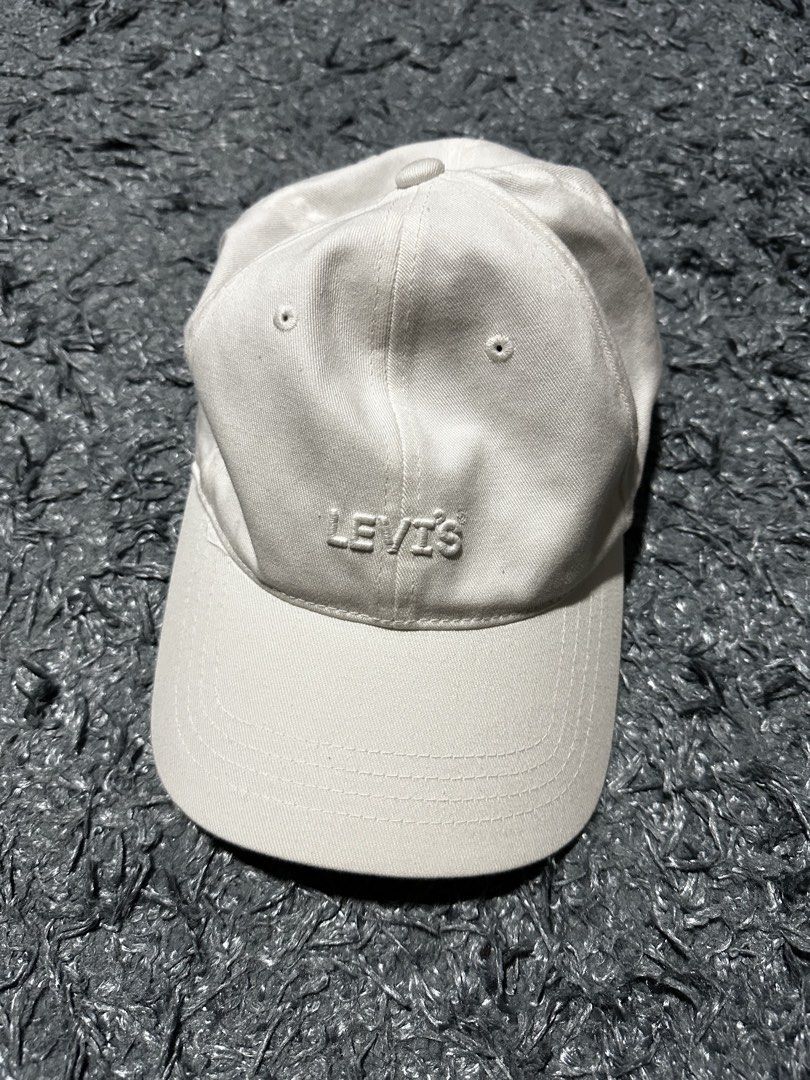 Levi's Flexfit Cap - Black or White Available (Category: Caps & Hats) located in Caloocan City. Submitted by kosem18 (Listing ID 1461243920, Image 2). Description: - Classic black Levi's cap - Embroidered Levi's logo on the front - Flexfit technology for a comfortable, snug fit - Adjustable strap at the back for customisable size - Perfect for everyday wear and versatile styling.