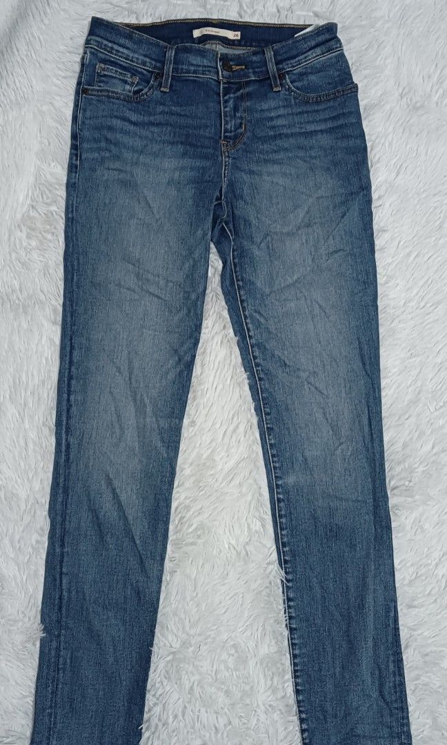 Levi's jeans (Category: Jeans) located in Ozamiz City. Submitted by lovethriftshop18 (Listing ID 1461253360, Image 2). Description: Size 27-28 length 37 stretchable no issue.