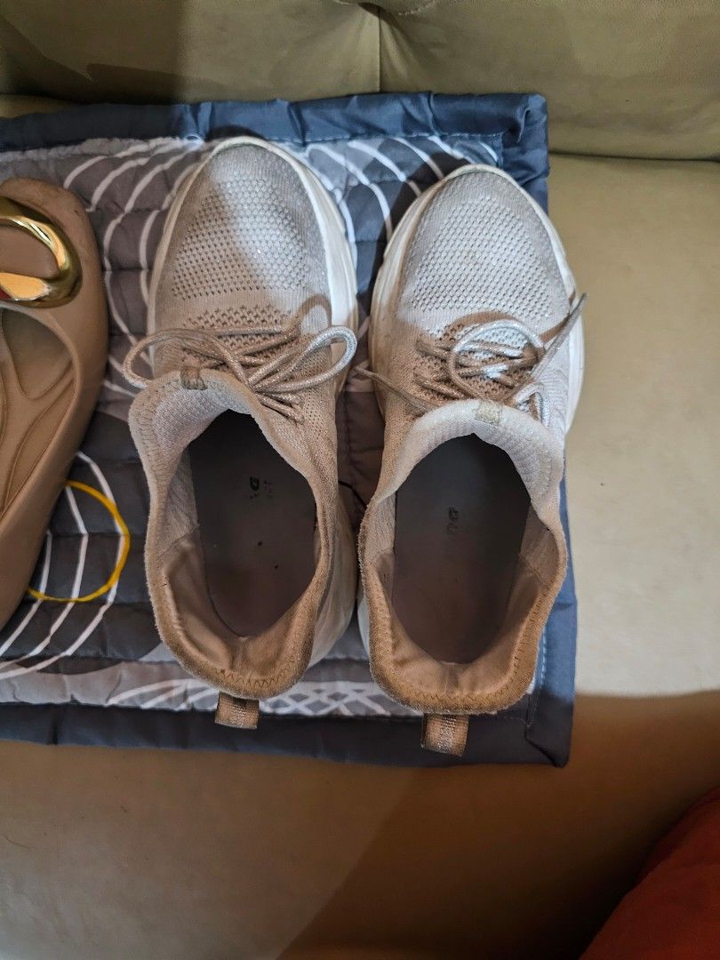 Light Grey Knit Sneakers (Category: Sneakers) located in Manila. Submitted by sinnig (Listing ID 1461123423, Image 1). Description: - Comfortable knit sneakers - Light grey color - Easy slip-on style with laces - Perfect for everyday wear.