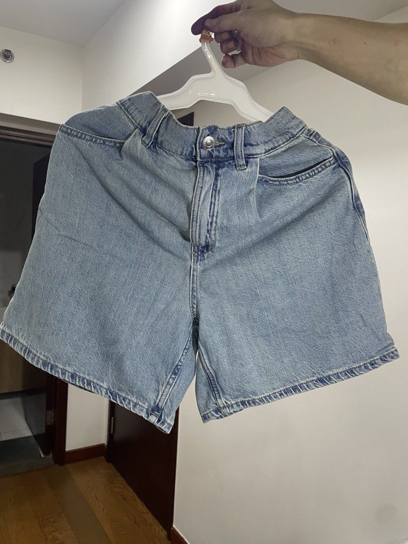 Light Wash Denim Shorts (Category: Shorts) located in Manila. Submitted by ellie_owl (Listing ID 1461222805, Image 3). Description: Bought this for 2000 over made by Bangladesh slightly used. .