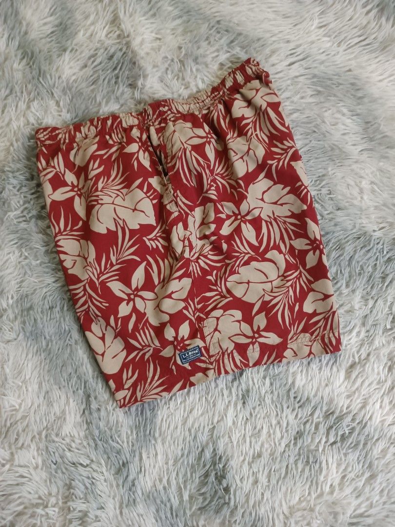 L.L Bean Floral Swim Trunks (Category: Swim Trunks & Board Shorts) located in Mandaluyong City. Submitted by retro.199x (Listing ID 1461142215, Image 3). Description: SIZE MEDUIM ON TAG Waist: 30-36 Length: 16.5 Thigh: 15.5 Leg Opening: 14 EXCELLENT CONDITION.