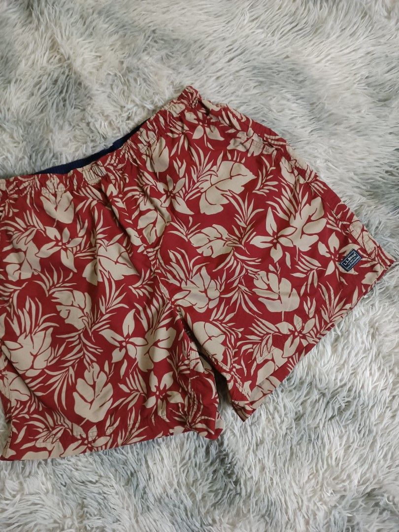 L.L Bean Floral Swim Trunks (Category: Swim Trunks & Board Shorts) located in Mandaluyong City. Submitted by retro.199x (Listing ID 1461142215, Image 2). Description: SIZE MEDUIM ON TAG Waist: 30-36 Length: 16.5 Thigh: 15.5 Leg Opening: 14 EXCELLENT CONDITION.