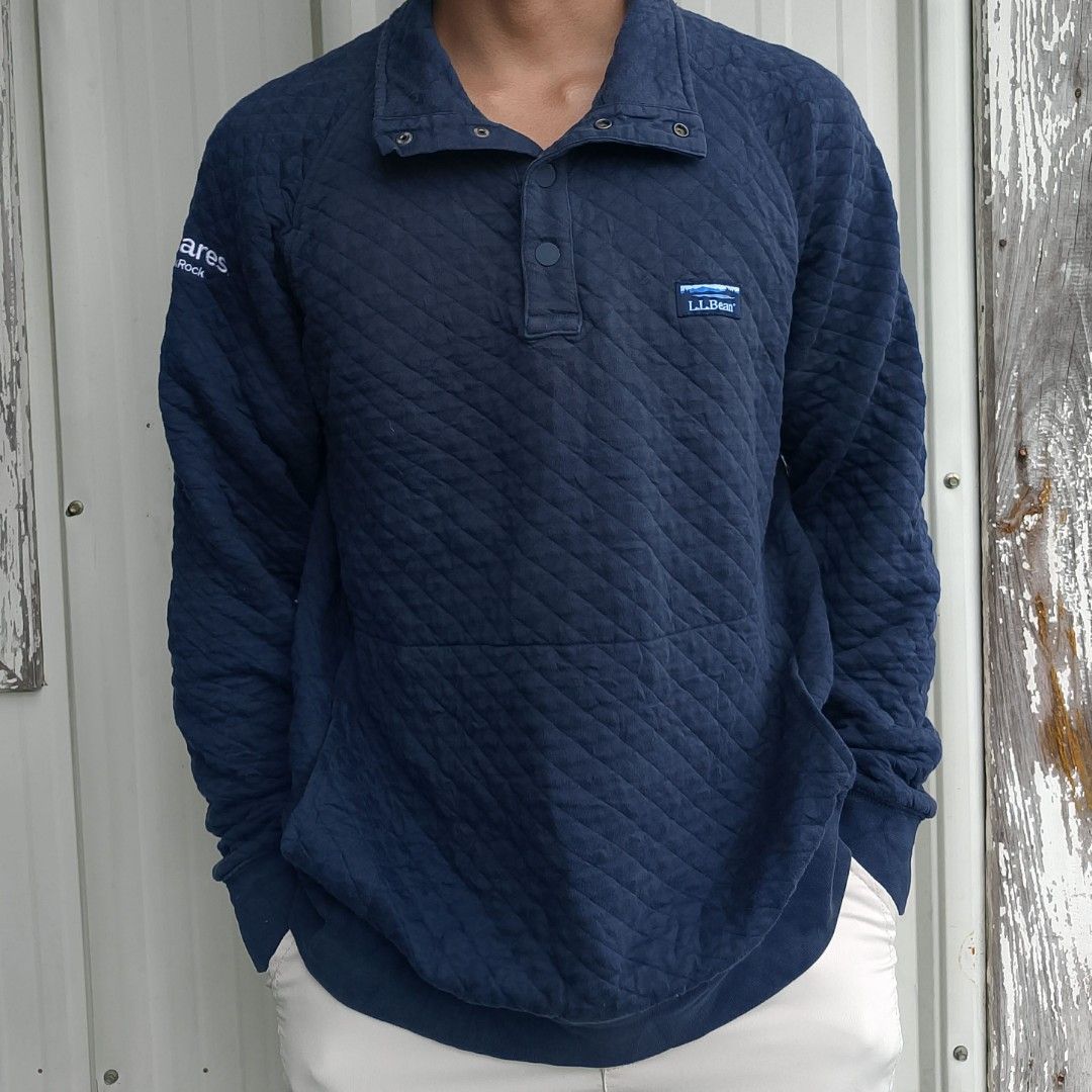 L.L. BEAN Quilted Snap-Neck Pullover Sweatshirt in Navy Blue (Medium) (Category: Coats, Jackets and Outerwear) located in Baguio. Submitted by thrifty_rackd (Listing ID 1461286912, Image 1). Description: L.L. BEAN QUILTED SNAP-NECK PULLOVER SWEATSHIRT Premium navy blue L.L.Bean diamond-quilted pullover sweatshirt. Built with a snap-button placket, fold-down collar, and front pouch pocket. Super cozy for outdoor, gorpcore, or casual layering. Bran