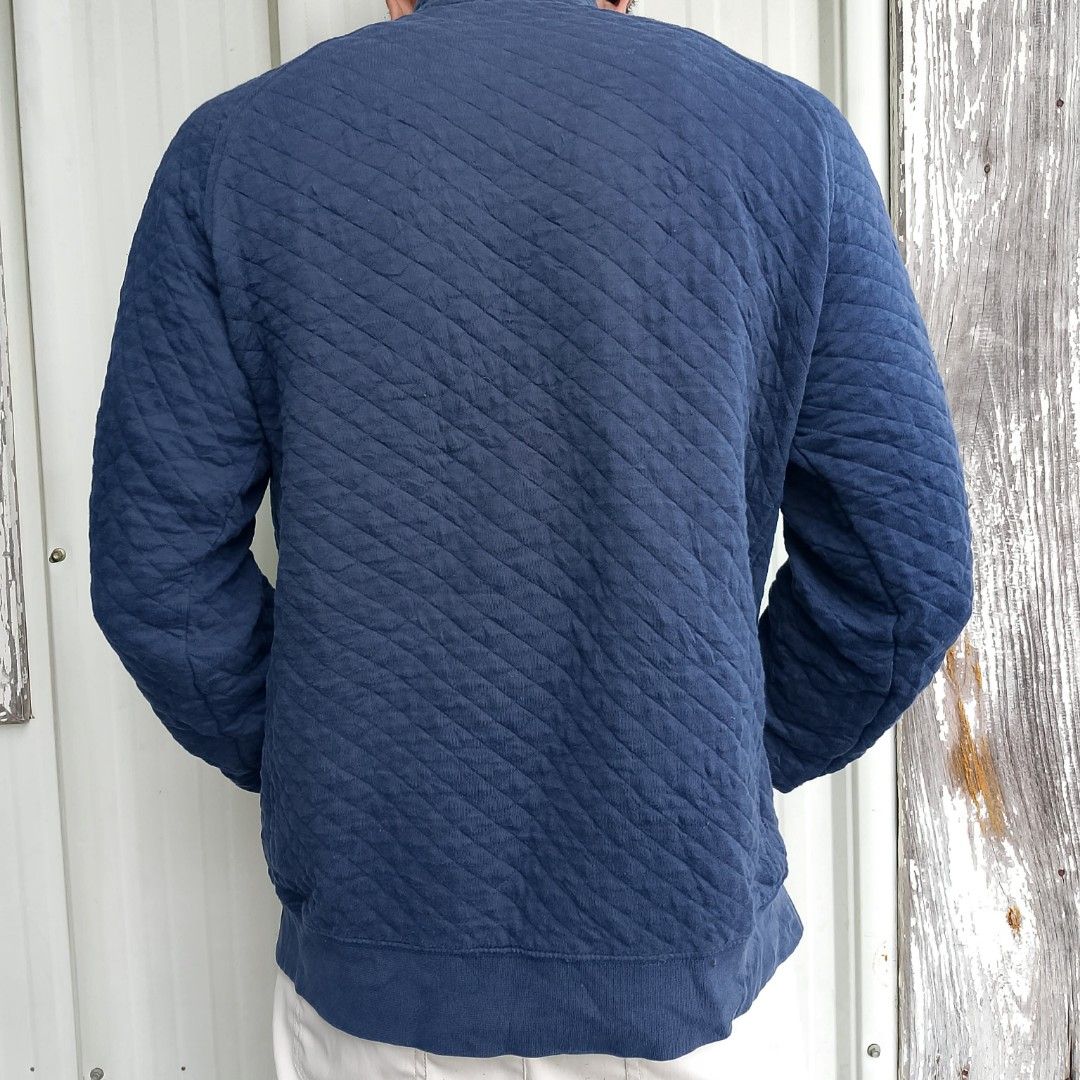L.L. BEAN Quilted Snap-Neck Pullover Sweatshirt in Navy Blue (Medium) (Category: Coats, Jackets and Outerwear) located in Baguio. Submitted by thrifty_rackd (Listing ID 1461286912, Image 2). Description: L.L. BEAN QUILTED SNAP-NECK PULLOVER SWEATSHIRT Premium navy blue L.L.Bean diamond-quilted pullover sweatshirt. Built with a snap-button placket, fold-down collar, and front pouch pocket. Super cozy for outdoor, gorpcore, or casual layering. Bran