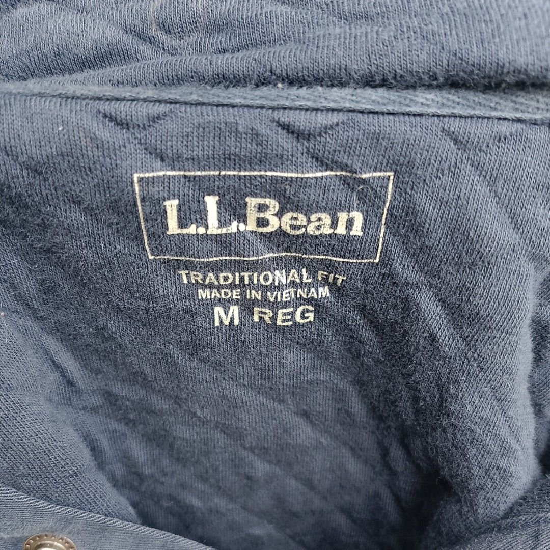 L.L. BEAN Quilted Snap-Neck Pullover Sweatshirt in Navy Blue (Medium) (Category: Coats, Jackets and Outerwear) located in Baguio. Submitted by thrifty_rackd (Listing ID 1461286912, Image 3). Description: L.L. BEAN QUILTED SNAP-NECK PULLOVER SWEATSHIRT Premium navy blue L.L.Bean diamond-quilted pullover sweatshirt. Built with a snap-button placket, fold-down collar, and front pouch pocket. Super cozy for outdoor, gorpcore, or casual layering. Bran