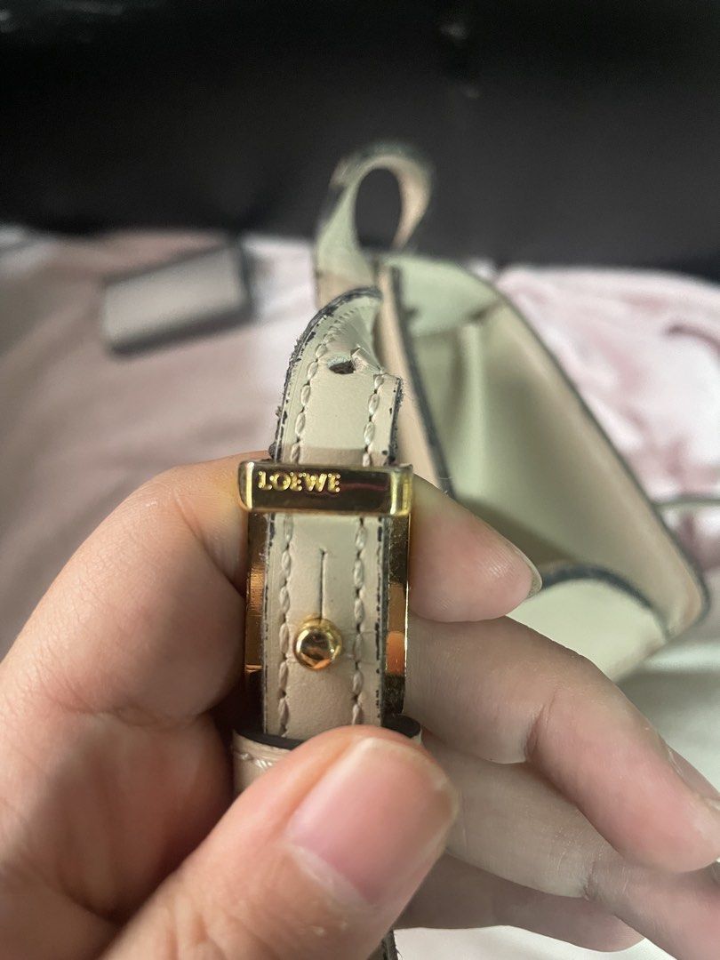 Loewe (Category: Luxury Bags & Wallets) located in Baguio. Submitted by li_aaan (Listing ID 1461150530, Image 3). Description: Loewe Box bag Nude All details posted With rubs.