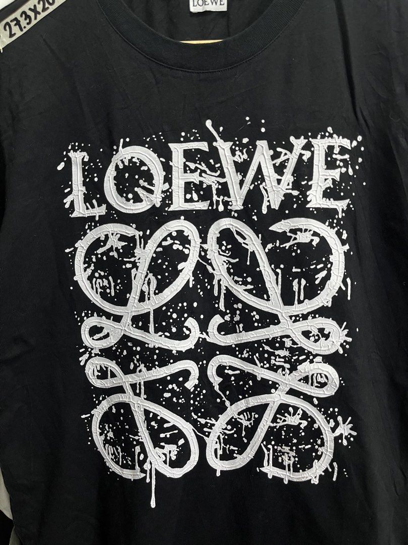 LOEWE (Category: Tshirts & Polo Shirts ) located in Manila. Submitted by aldrenyap109491 (Listing ID 1461237600, Image 3). Description: 💎LOEWE 🔳CONDITION:9.7/10 EXCELLENT 🔳COLOR RATE:9.7/10 🔳DIMENSION:27.3X20.5 🔳BEST FIT: MEDIUM 🔳MOP:GCASH/CASH 🟥ISSUE: ❌❌ MINE:₱500 (AUTOMATICALLY YOURS) 📍 POBLACION PUROK 5 KOLAMBUGAN LDN (9207).