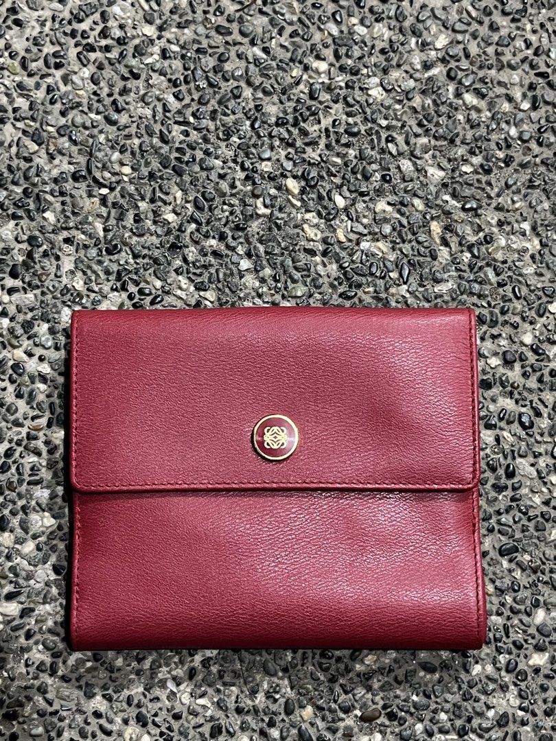 LOEWE ANAGRAM BIFOLD WALLET (Category: Luxury Bags & Wallets) located in San Fernando. Submitted by archivalhighlights (Listing ID 1461293853, Image 1). Description: LOEWE ANAGRAM BIFOLD WALLET CONDITION-10/10 MATERIAL-BURGUNDY DEEP RED LOGO-GOLD-TONE BUTTON CLASP MADE IN - MADRID.
