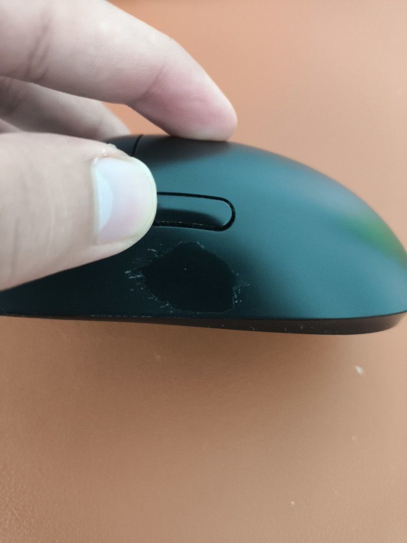 Logitech G PRO X SUPERLIGHT Wireless Gaming Mouse Black （分類：電腦滑鼠及相關產品）位於 Hong Kong。 由 vkaliay21 提交（商品編號 1461189432，圖片 2）。簡介： Selling my Logitech G PRO X SUPERLIGHT wireless gaming mouse. It's black. Comes with the USB receiver. There's a bit of wear on the side grip, as shown in the photo. Still works great.。