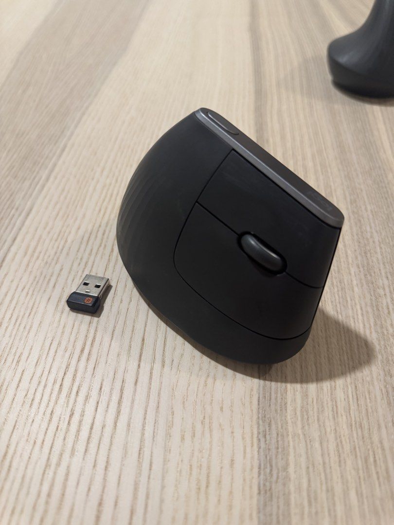 Logitech MX Vertical (Category: Mouse & Mousepads) located in Quezon City. Submitted by pn2bqbzj (Listing ID 1461216074, Image 2). Description: .