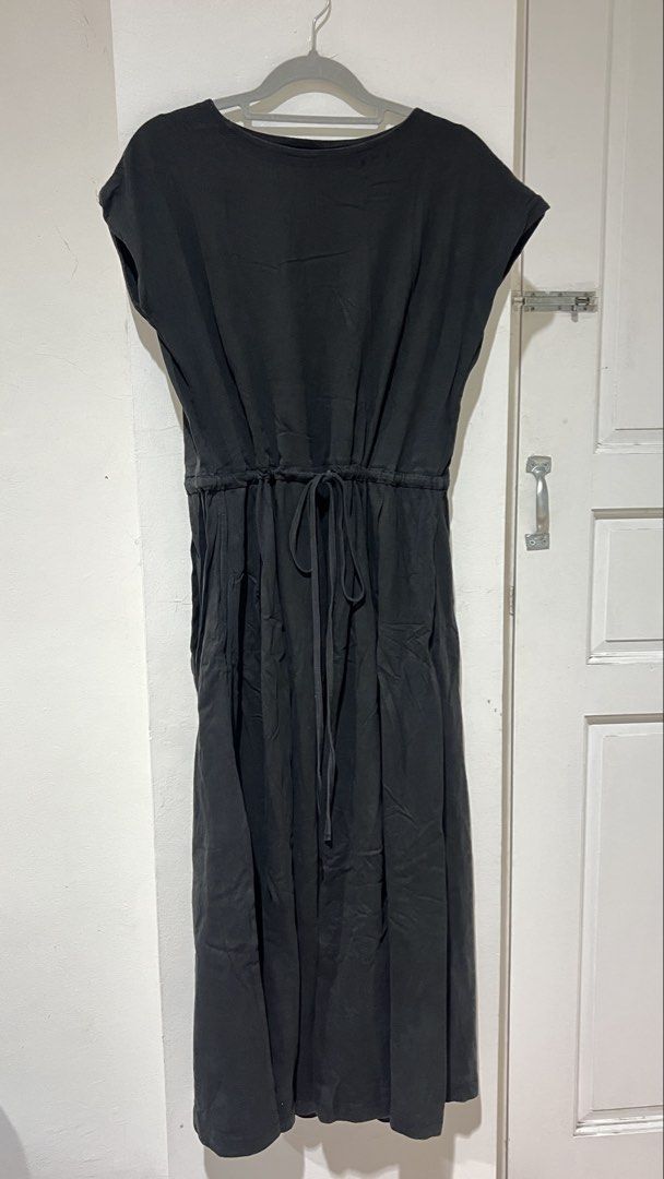 Long black drawstring dress (Category: Evening dresses & gowns) located in Cebu City. Submitted by fromreggg (Listing ID 1461136682, Image 1). Description: Long black drawstring dress Freesize Best Fits M-2XL Dress length 47” P 300.