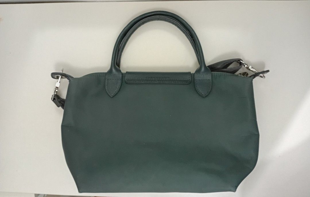 Longchamp Le Pliage NEO Graphite Grey (Category: Luxury Bags & Wallets) located in Navotas City. Submitted by riyuwi (Listing ID 1461279376, Image 2). Description: - Authentic Longchamp Le Pliage Neo Small bag - Top handle style - Detachable shoulder strap included -Small -Graphite grey - Secure zipper closure Ykk Vislon Zip -hard jelly tag intact - Classic leather trim and handles - Interior shows some signs of wear - Ideal for everyday use Min 