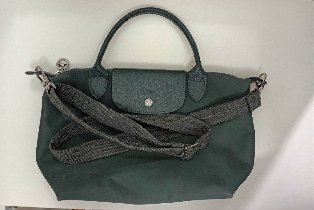 Longchamp Le Pliage NEO Graphite Grey (Category: Luxury Bags & Wallets) located in Navotas City. Submitted by riyuwi (Listing ID 1461279376, Image 1). Description: - Authentic Longchamp Le Pliage Neo Small bag - Top handle style - Detachable shoulder strap included -Small -Graphite grey - Secure zipper closure Ykk Vislon Zip -hard jelly tag intact - Classic leather trim and handles - Interior shows some signs of wear - Ideal for everyday use Min 