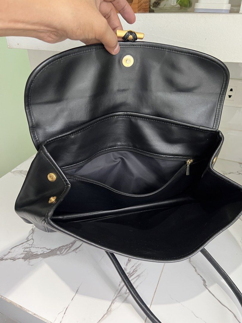 Authentic Longchamp Leather Handbag (Category: Luxury Bags & Wallets) located in Cavite. Submitted by slumbermanila (Listing ID 1461260945, Image 3). Description: Longchamp Leather Handbag in leather material brand tag inside with code issue; tearing/ broken in in connecting handle part kayo na magdikit/ pa repair .
