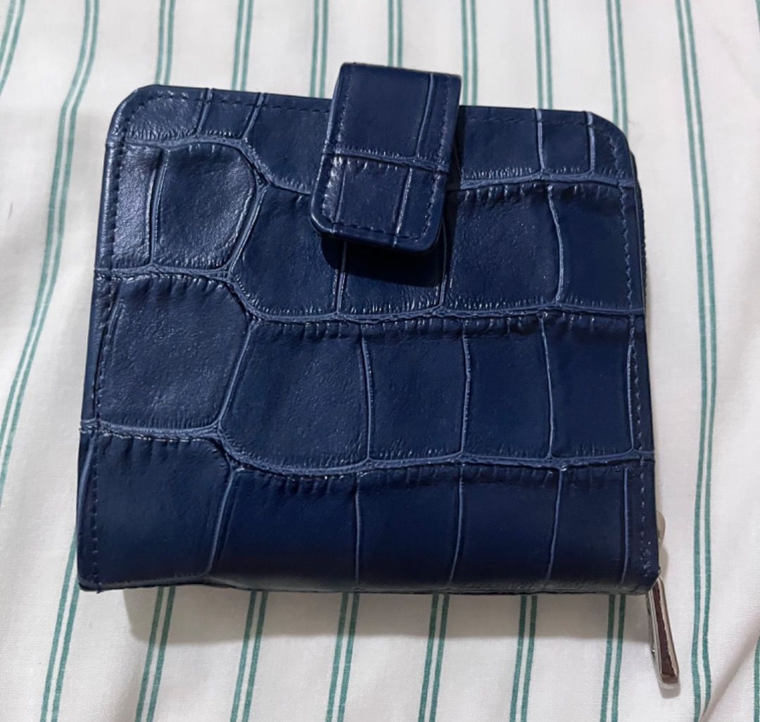 Longchamp Navy Blue Croc Embossed Leather Zip Around Wallet (Category: Wallets & Card holders) located in Muntinlupa City. Submitted by closet_queen_13 (Listing ID 1461257009, Image 2). Description: - Navy blue Longchamp wallet - Croc embossed leather - Zip around closure - Interior card slots and compartments - Comes with original box - Ideal for organizing essentials - Brand new with tags, box faded due to storage. - Bought in Rustan’s .