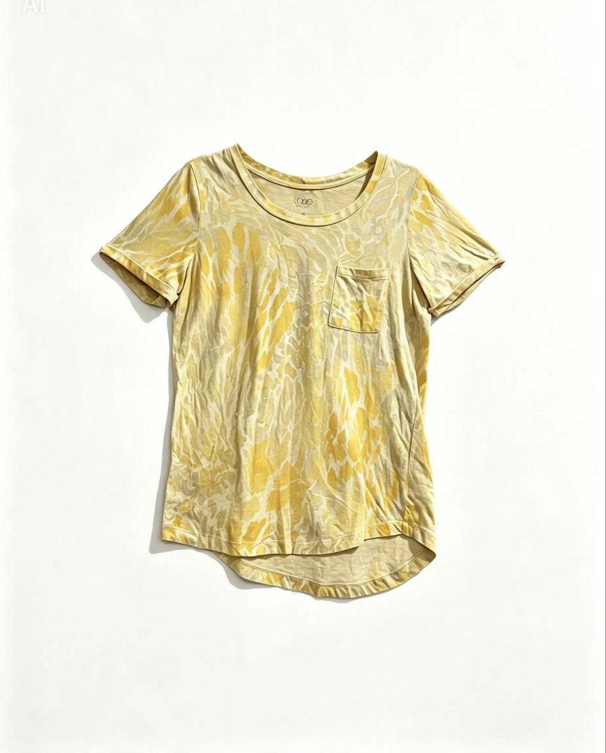 LORI GOLDSTEIN (Category: Shirts) located in Davao. Submitted by sart0ria85 (Listing ID 1461308413, Image 1). Description: An abstract yellow tshirt made in 100% COTTON. MADE IN CHINA. 🇨🇳 MEDIUM. Size 6 EXCELLENT CONDITION (96/100).