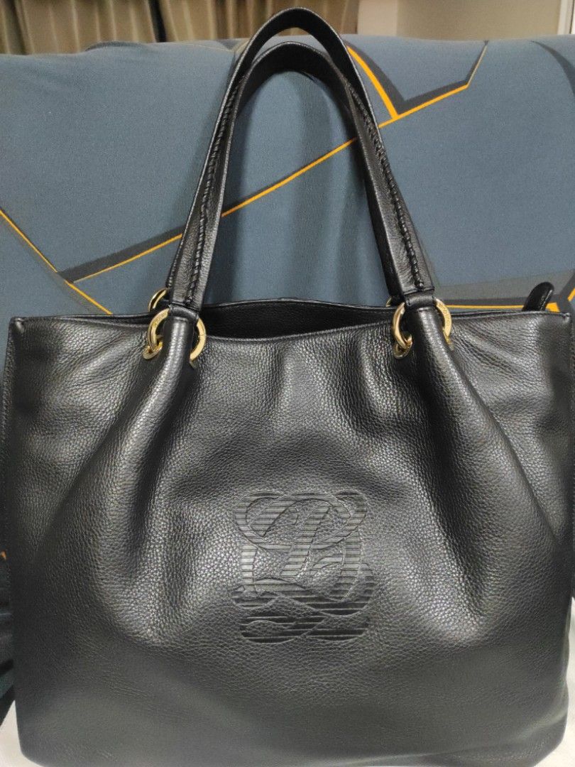 Louis Quatorze Large Tote Bag (Category: Tote Bags) located in Agoo. Submitted by korea_bags (Listing ID 1461279908, Image 1). Description: message me for best price with 3-compartment all gold hardwares are looks new Dust bag included Free LBC delivery.