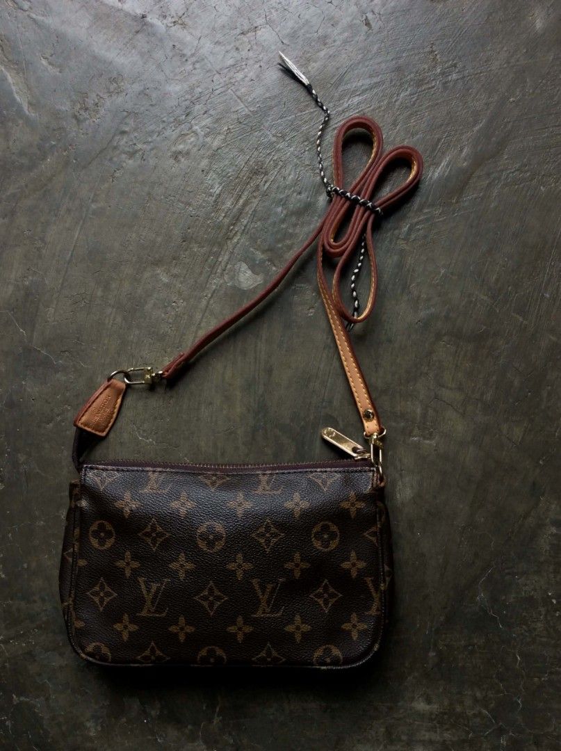 Louis Vuitton (Category: Shoulder Bags) located in Cabanatuan. Submitted by vivian_nicole_03 (Listing ID 1461240200, Image 1). Description: Louis Vuitton Monogram Pochette Accessoires - Sling / Shoulder Bag* Ito yung classic na LV Pochette, yung maliit pero sikat na sikat na bag hanggang ngayon. Yung tipong pang gala, pang simba, pang mall, pero mukhang mayaman pa rin. DETAILS: Pattern: Classic LV Monogram canvas - yung brown na may LV, flower, a