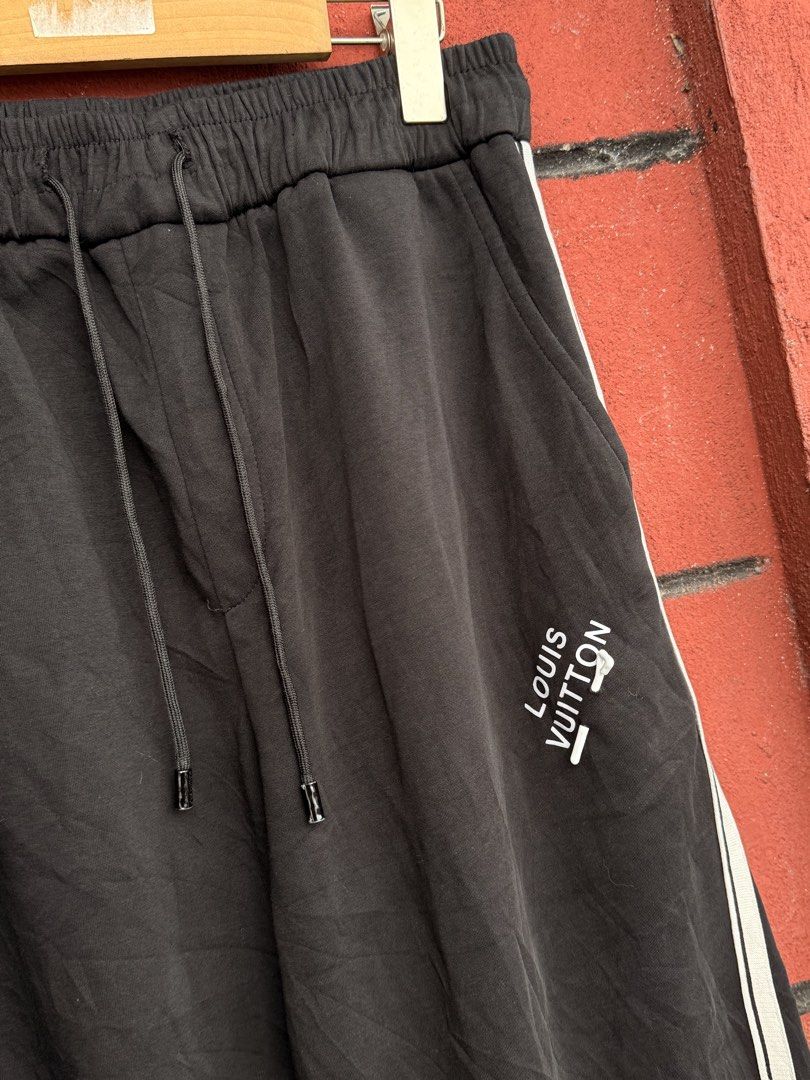 Louis Vuitton (Category: Joggers) located in Baguio. Submitted by mardimercredi14 (Listing ID 1461282202, Image 2). Description: 🔥 Louis Vuitton Dimensions: 30-42*41 Condition: very good Color Rate: 10 (color may vary due to lighting) ❌ needs laundry.