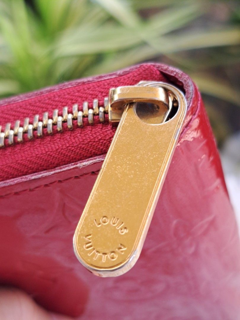 Louis Vuitton Red Vernis Round Zippy Long Wallet (Category: Luxury Bags & Wallets) located in Tagum. Submitted by luxestreetbags (Listing ID 1461131025, Image 3). Description: Promise ganda pa nito 😊🤩 💠💠💠 Authentic/Original 💠💠💠 Louis Vuitton Red Vernis Zippy Round Long Wallet, Pre-owned‼️‼️👜👜 Inclusions: ✅️ Generic Dustbag ✅️ COA (to be provided) ✅️️ Paypal fee/deduction ➕️ shipping fee depends on the country through DHL. Tariff is excl