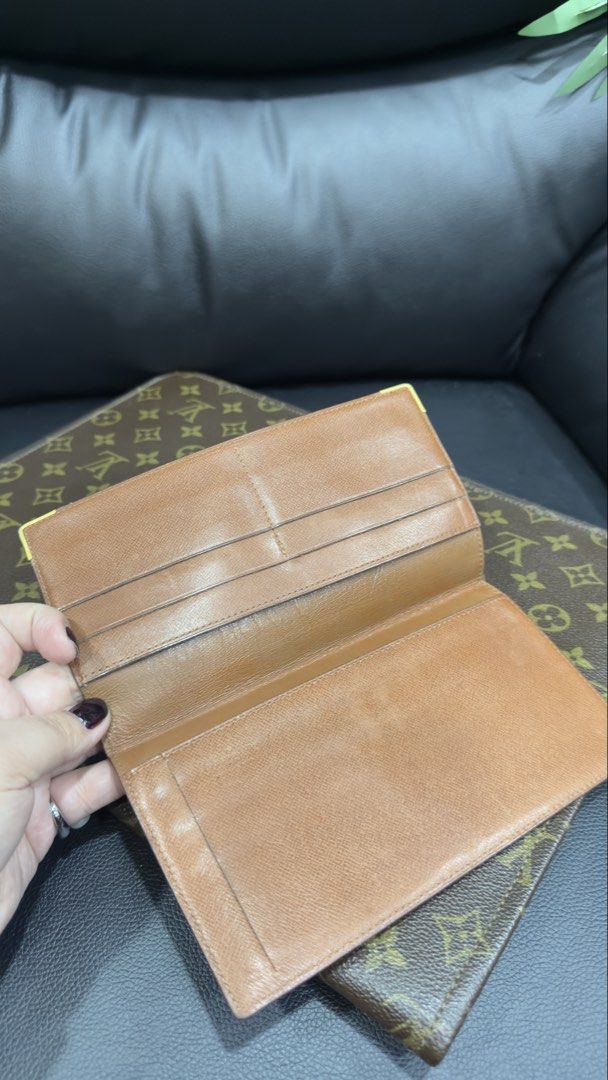 Louis Vuitton Set document Pouch and wallet (Category: Luxury Bags & Wallets) located in Quezon City. Submitted by fivethousandlilies (Listing ID 1461320884, Image 3). Description: Authentic Pm for more information .