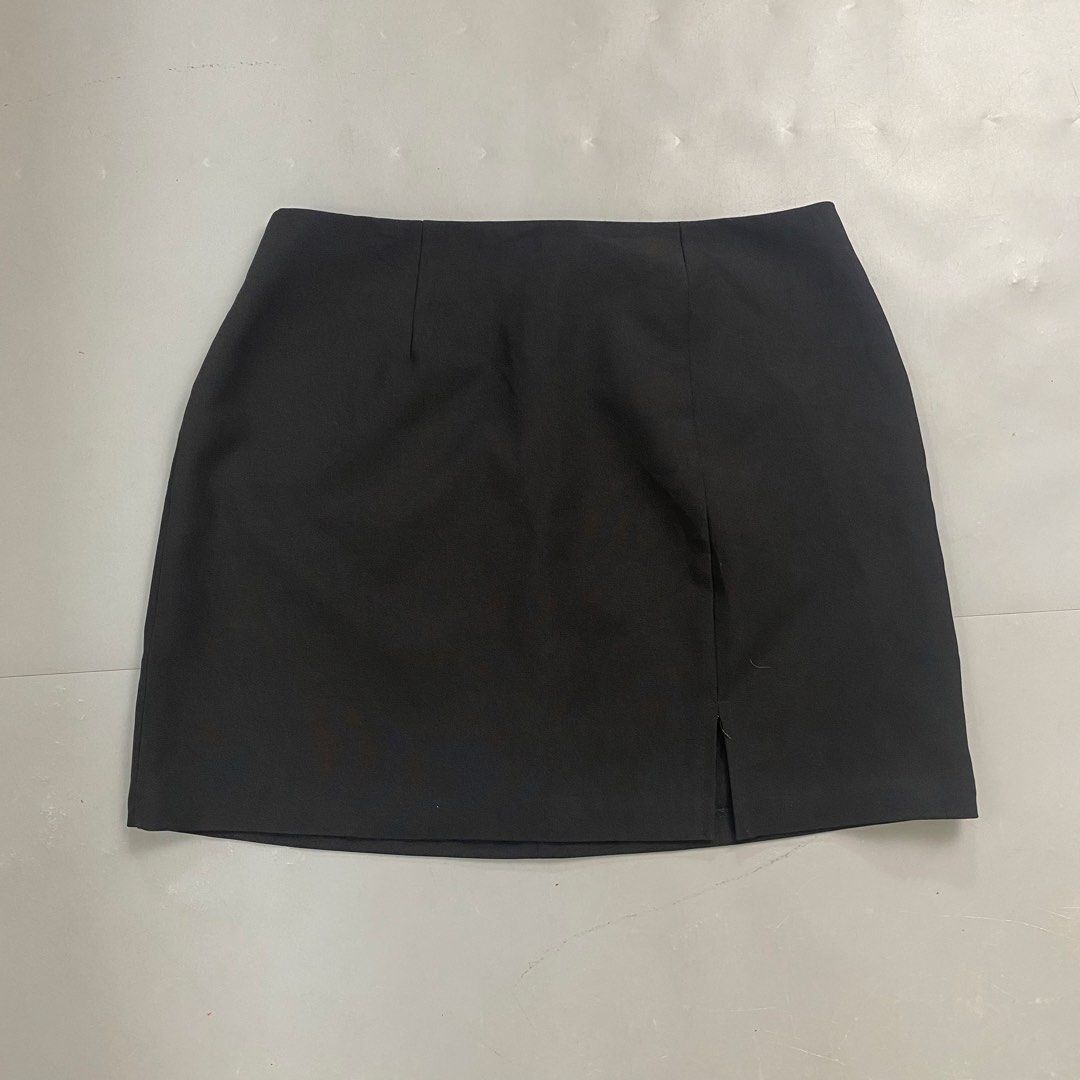Love Day 🌸 | Solid Black Front-Slit Mini Skirt (Category: Skirts) located in Bulacan. Submitted by orc.ph (Listing ID 1461248916, Image 1). Description: Love Day 🌸 | Solid Black Front-Slit Mini Skirt Material Used: Polyester -Black -Front Side Slit -High-Waisted Waistband -Back Concealed Zipper -Mini Skirt ‎-Size: L ‎-Waistline: 30" ‎-Length: 16” ‎-Model: ‘’5’6, Waistline 28- Small to Medium Frame ‎ ‎Pristined Condition. No Visible Flaws. ‎ No 