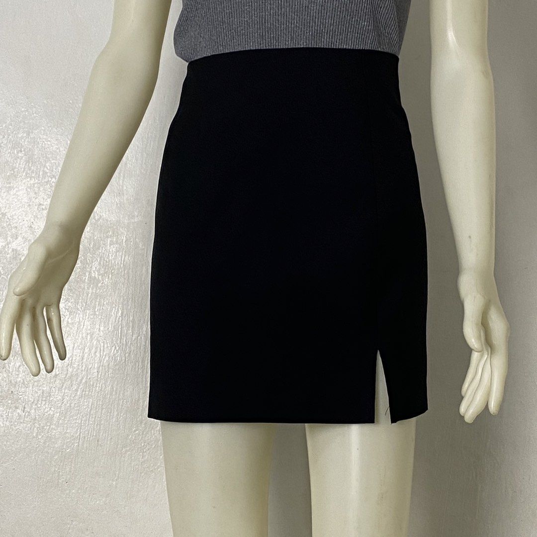 Love Day 🌸 | Solid Black Front-Slit Mini Skirt (Category: Skirts) located in Bulacan. Submitted by orc.ph (Listing ID 1461248916, Image 3). Description: Love Day 🌸 | Solid Black Front-Slit Mini Skirt Material Used: Polyester -Black -Front Side Slit -High-Waisted Waistband -Back Concealed Zipper -Mini Skirt ‎-Size: L ‎-Waistline: 30" ‎-Length: 16” ‎-Model: ‘’5’6, Waistline 28- Small to Medium Frame ‎ ‎Pristined Condition. No Visible Flaws. ‎ No 