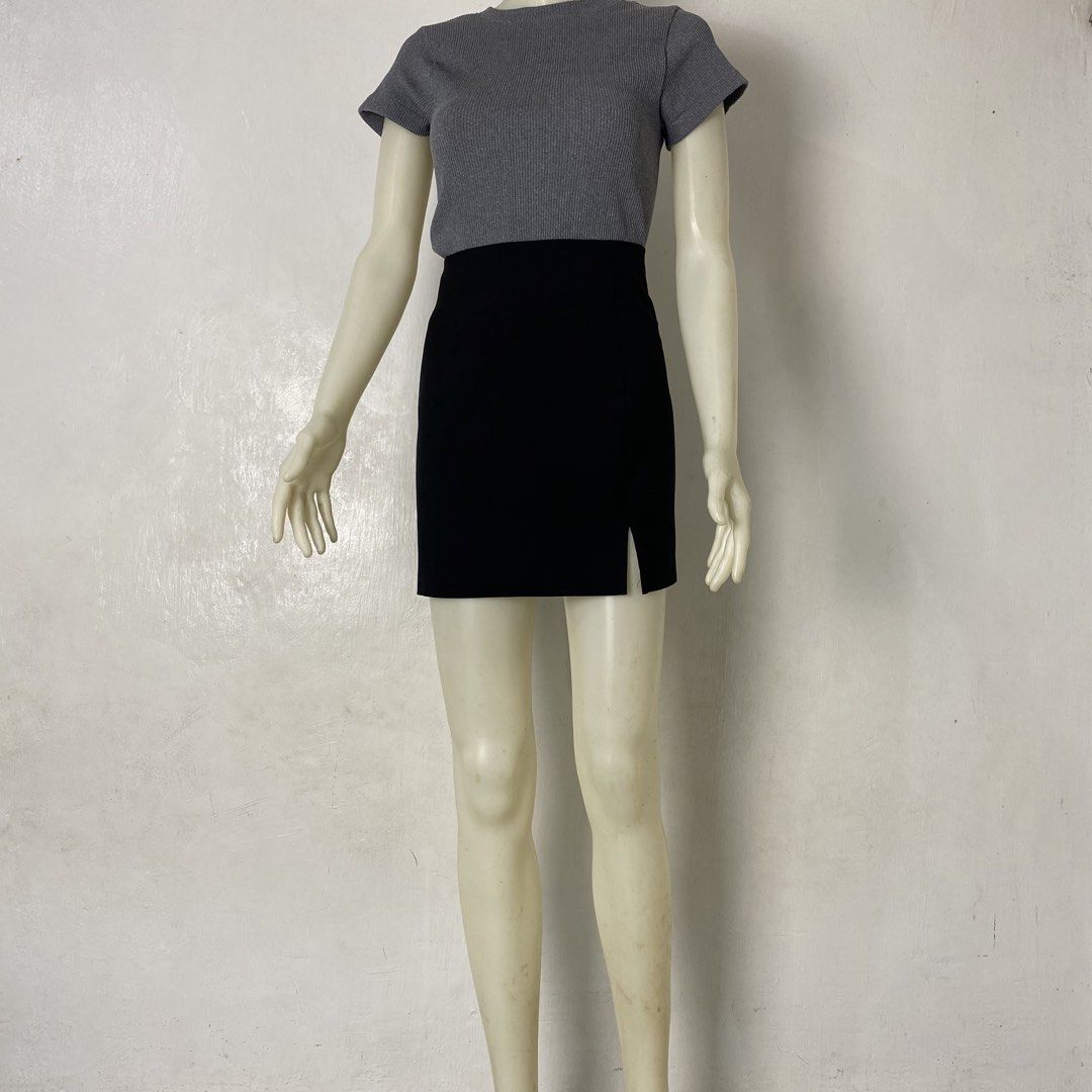 Love Day 🌸 | Solid Black Front-Slit Mini Skirt (Category: Skirts) located in Bulacan. Submitted by orc.ph (Listing ID 1461248916, Image 2). Description: Love Day 🌸 | Solid Black Front-Slit Mini Skirt Material Used: Polyester -Black -Front Side Slit -High-Waisted Waistband -Back Concealed Zipper -Mini Skirt ‎-Size: L ‎-Waistline: 30" ‎-Length: 16” ‎-Model: ‘’5’6, Waistline 28- Small to Medium Frame ‎ ‎Pristined Condition. No Visible Flaws. ‎ No 