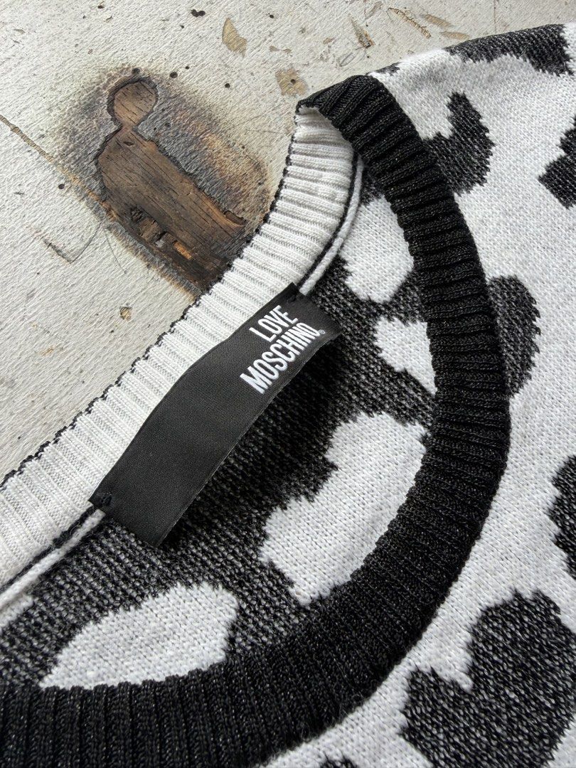 Love Moschini (Category: Longsleeves) located in Quezon City. Submitted by macleen17 (Listing ID 1461255583, Image 3). Description: Love Moschino Size S Excellent condition Knitted Black & white Color .