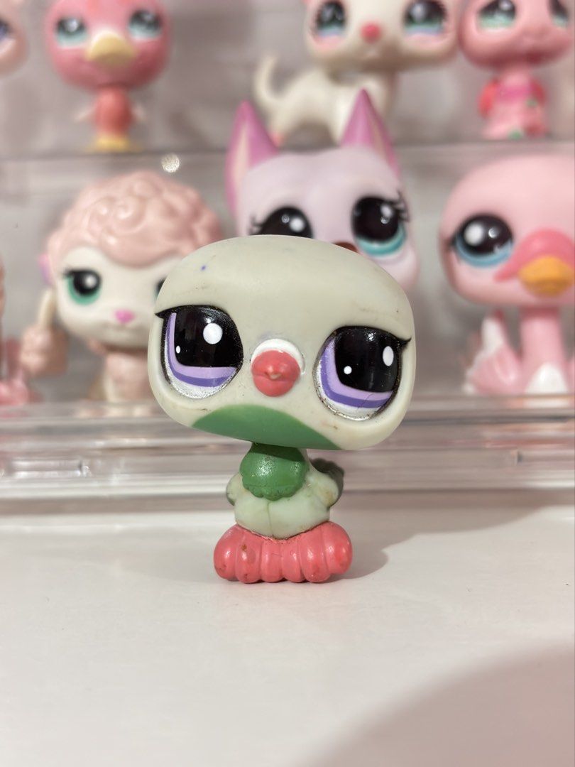 LPS | Littlest Pet Shop - Pigeon (Category: Designer & Blind Box Toys) located in Manila. Submitted by y2kvtty (Listing ID 1461193844, Image 1). Description: - has stains/marks, 50-50 bobble (slight rust), authentic - mop : gcash/bpi - mod : jnt/lalamove NO RUSH SHIPPING!.