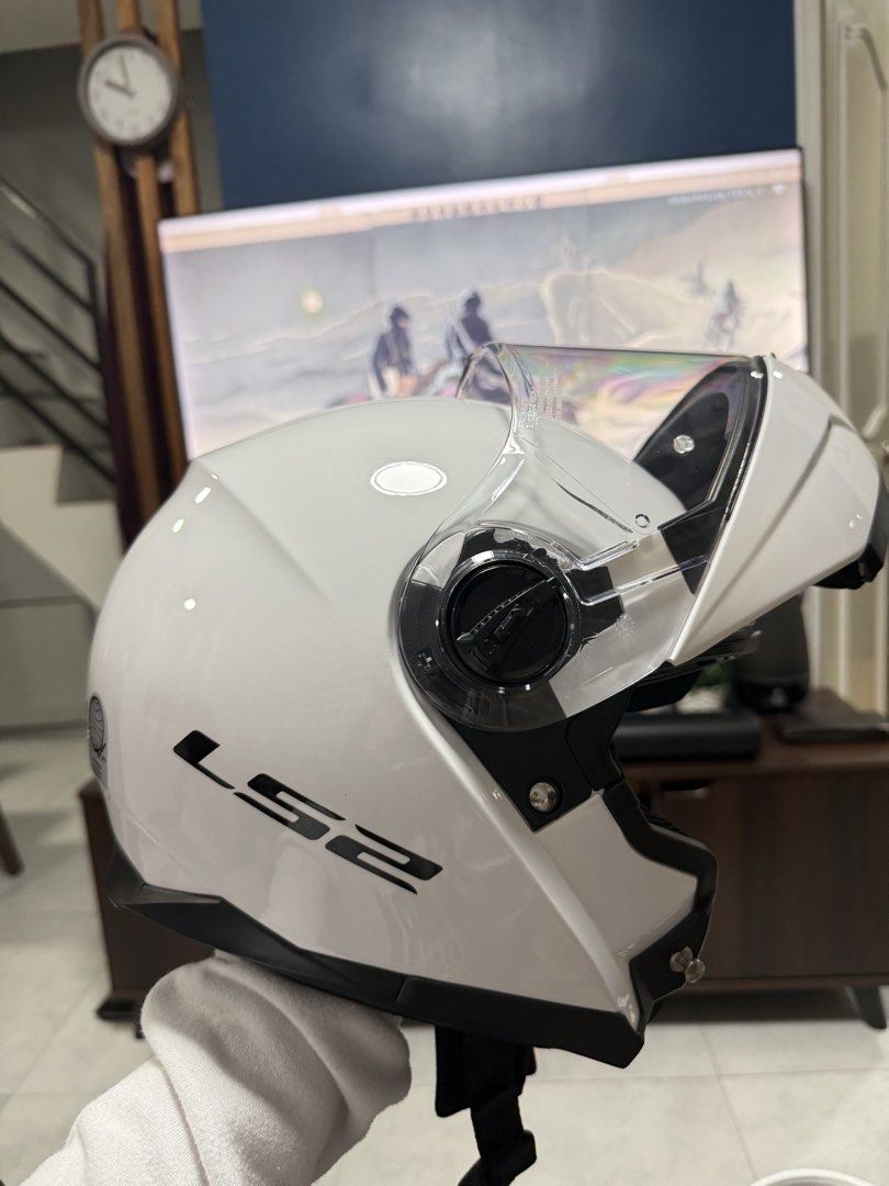 LS2 Strobe Helmet Modular🏍️ (Category: Helmets and other Riding Gears) located in Paranaque City. Submitted by ica.hbrn (Listing ID 1461280692, Image 1). Description: FOR SALE: LS2 Strobe Helmet 🏍️ Brand: LS2 Model: Strobe Size: Medium (57–58 cm) Certification: ECE R22-05 Weight: 1550 ± 50 g Condition: Good condition, see photos Color: White .
