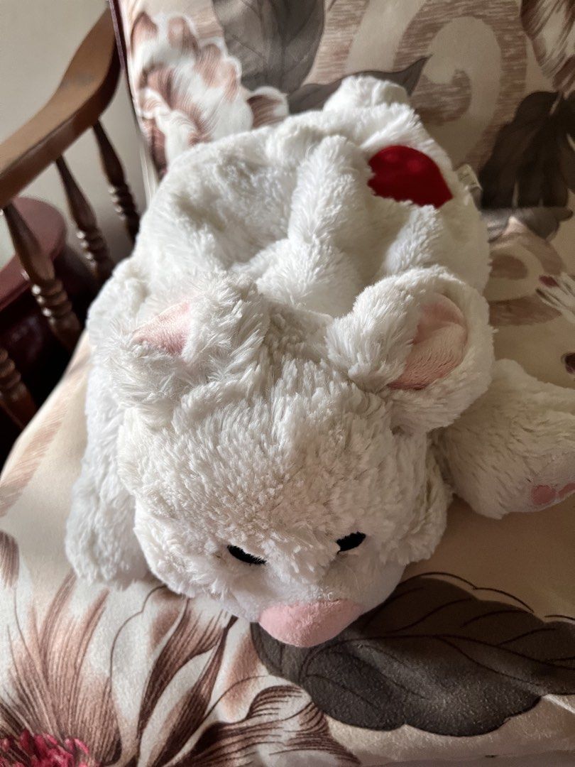 Lulla tissue holder AS IS (SALE) (Category: Designer & Blind Box Toys) located in Paranaque City. Submitted by bonsaiart (Listing ID 1461219865, Image 1). Description: Pre owned Flaw : need to replace garter As is 180(fixed) +sf Payment via GCASH or paymaya No to meetup No to cop / cod Shipping via j&t only.