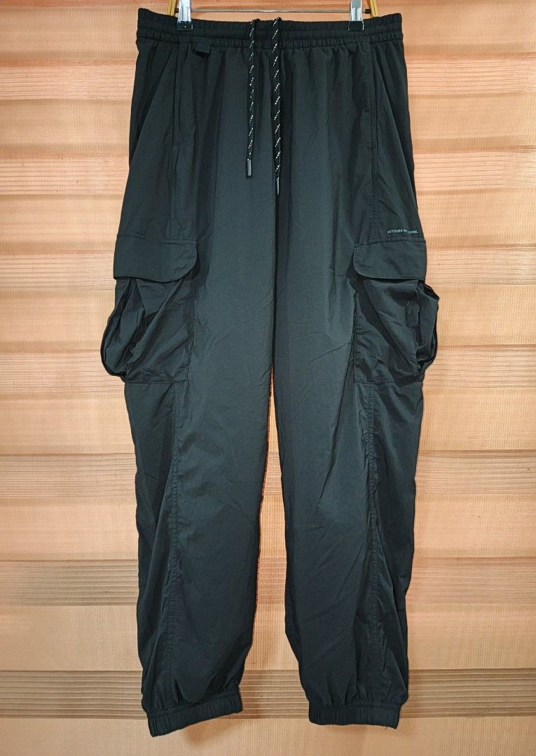 Lululemon Lightweight Cargo Hiking Pants (Category: Activewear) located in Cabuyao City. Submitted by dthrifts (Listing ID 1461289442, Image 1). Description: 30-34 W 38 L Authentic Waterproof Brand New Condition.