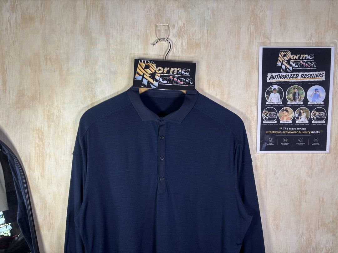 LULULEMON LONG SLEEVE POLO SHIRT (Category: Tshirts & Polo Shirts ) located in Cabuyao City. Submitted by pormanation-thrift-store (Listing ID 1461140983, Image 2). Description: LULULEMON LONG SLEEVE POLO SHIRT Condition: EXCELLENT Color rate: 9/10 Size: LARGE Dimes: 21”Wx29”L Issue: NONE‼️ Price: 1200.