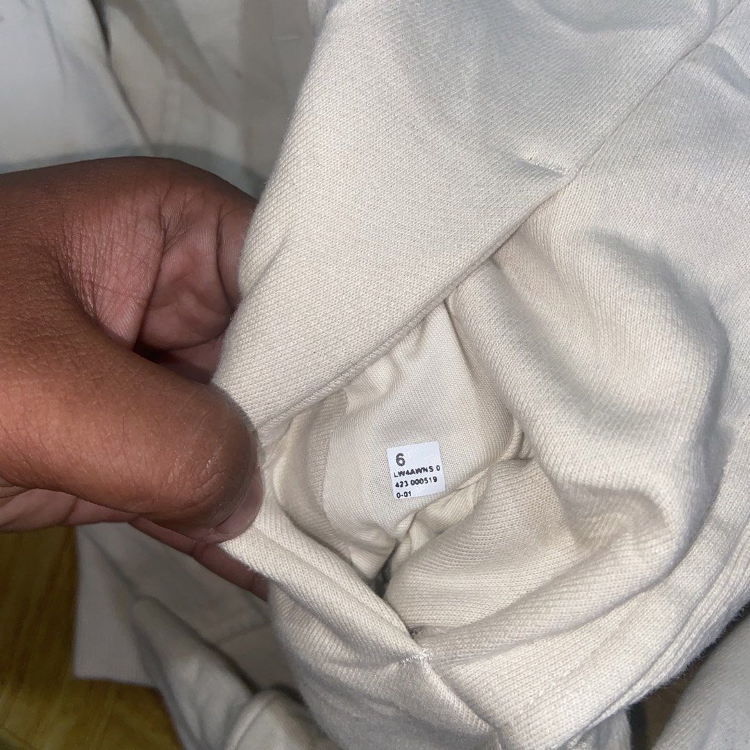 Lululemon Scuba Zip-Up Jacket (Category: Activewear) located in Dasmarinas. Submitted by thrift2gems (Listing ID 1461249634, Image 3). Description: Lululemon Scuba Zip-Up Jacket✨ -WIDTH: 17.5 -LENGTH: 23 -COLOR RATE: 9.3/10 -CONDITION: 9.3/10 -ISSUE: NEED WASH.