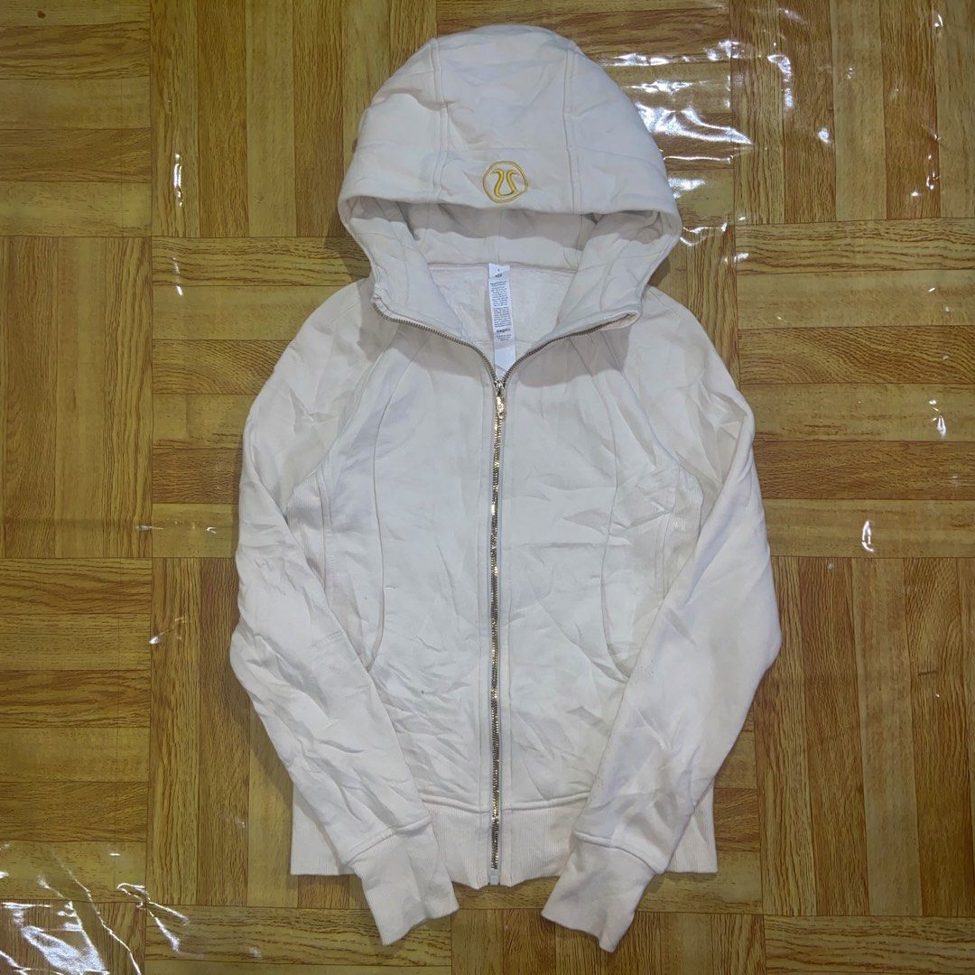 Lululemon Scuba Zip-Up Jacket (Category: Activewear) located in Dasmarinas. Submitted by thrift2gems (Listing ID 1461249634, Image 1). Description: Lululemon Scuba Zip-Up Jacket✨ -WIDTH: 17.5 -LENGTH: 23 -COLOR RATE: 9.3/10 -CONDITION: 9.3/10 -ISSUE: NEED WASH.