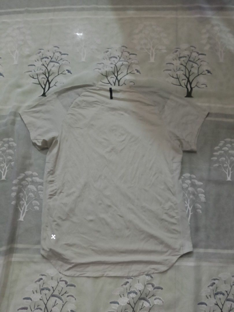 Lululemon T-Shirt XL Light Grey Athletic Top (Category: Tshirts & Polo Shirts ) located in Lingayen. Submitted by rahzzelula73279 (Listing ID 1461287913, Image 2). Description: - Brand: Lululemon - Color: Light Grey - Size: XL - Style: Athletic T-shirt - Neckline: Crew Neck - Sleeves: Short Sleeves - Features: Textured fabric on shoulders and upper chest, small logo detail on back near collar and on sleeve - Ideal for: Workouts, casual wear .