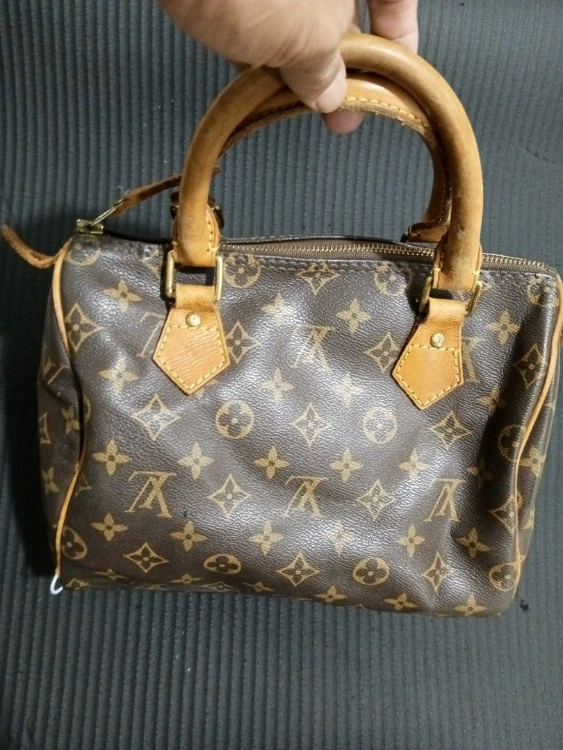 LV Speedy 30 (Category: Luxury Bags & Wallets) located in General Santos City (Dadiangas). Submitted by silvervintage77 (Listing ID 1461248215, Image 2). Description: LV Speedy 30 Very Good Condition 9.8/10 color rate.