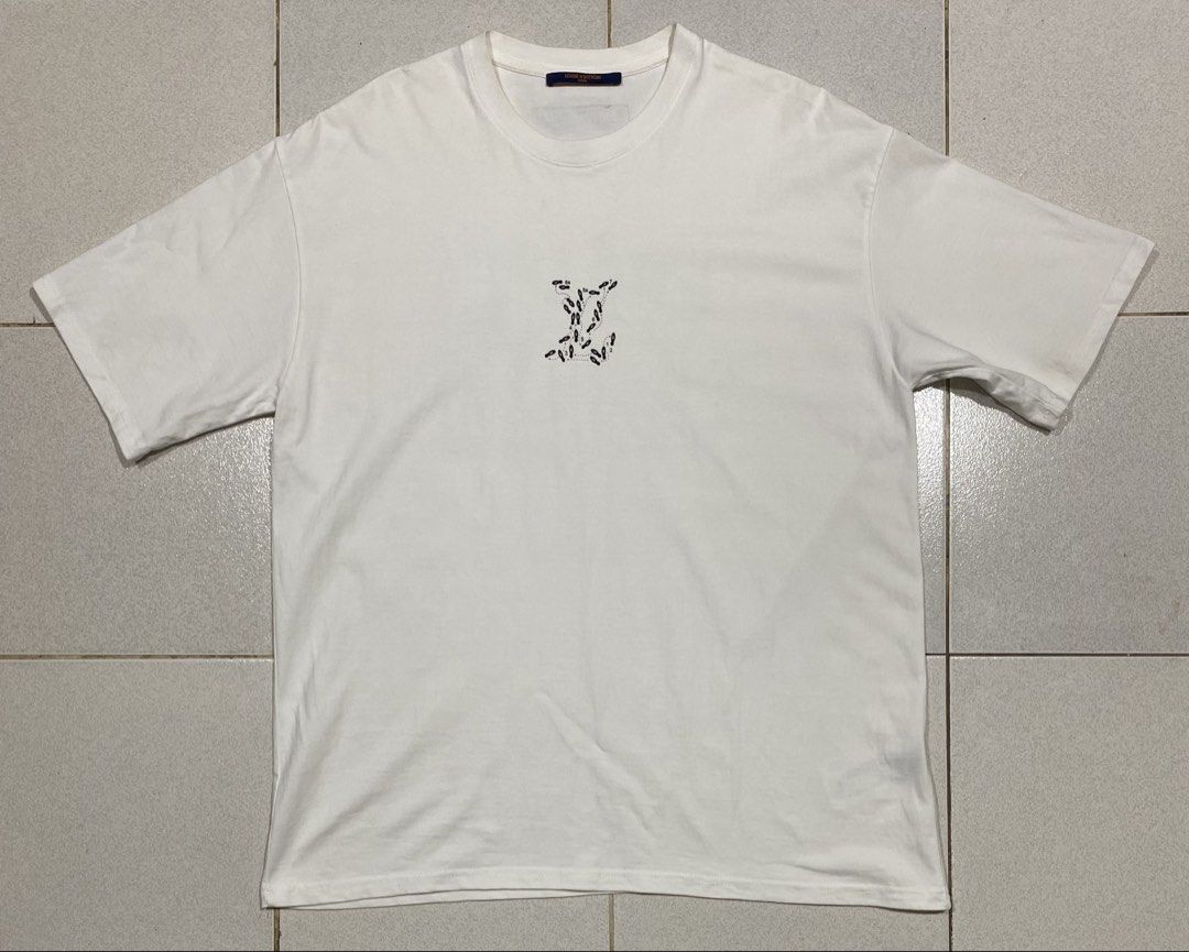LV Tshirt (Category: Tshirts & Polo Shirts ) located in Mandaue City. Submitted by MJ_80 (Listing ID 1461173084, Image 1). Description: Mens LV Tshirt (off) Size XL Dimes: 23 X 30 See photos for measurements Color rate & Condition: 9.8/10 Price: 980.
