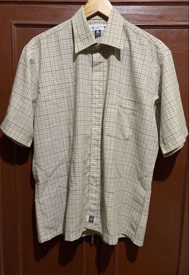 LYLE & SCOTT Beige Checkered Button Down Polo (Category: Tshirts & Polo Shirts ) located in San Pablo. Submitted by candyloved.luxe (Listing ID 1461212890, Image 2). Description: guaranteed authentic like new HQ chest pocket Bust: 44 Waist: 44 Length: 28.