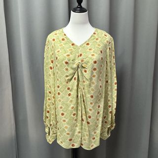 (Category: ) located in . Submitted by shopaholicwardrobe_ (Listing ID 1461262186, Image 1). Description: .