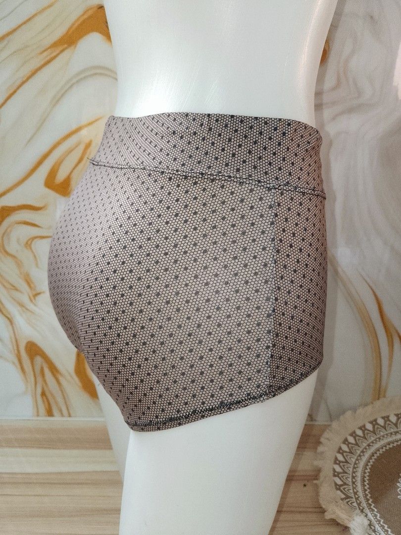 M: Warners All You Need panty Briefs Dot Pattern (Category: Undergarments & Loungewear) located in Manila. Submitted by truecrystal-1407 (Listing ID 1461195828, Image 3). Description: - Warners briefs with a stylish dot pattern. - High-waisted design for a comfortable fit. - Made from a soft blend of cotton and elastane. - Imported directly from Ethiopia. - Ideal everyday underwear..