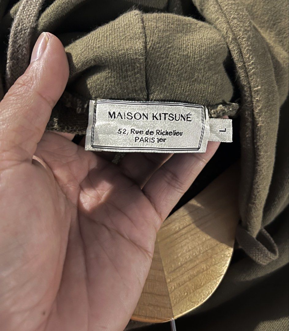 MAISON KITSUNE (Category: Luxury Apparel) located in City of Isabela. Submitted by ibzagga (Listing ID 1461315320, Image 2). Description: Dm to purchase po mga boss.