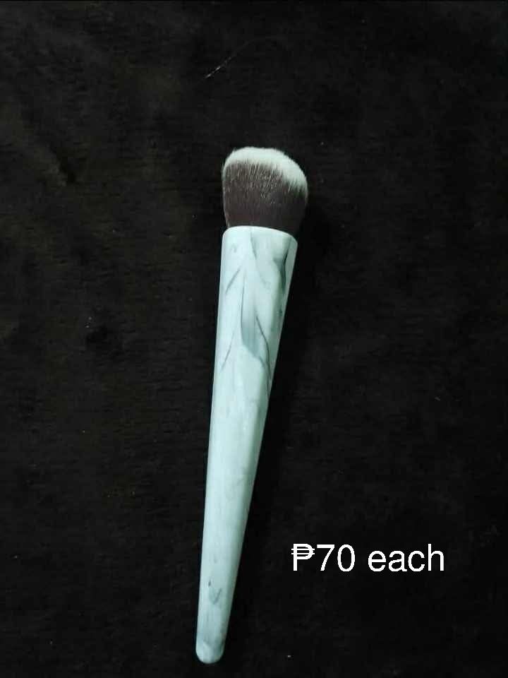 MAKE UP BRUSHES (Category: Makeup) located in Manila. Submitted by rlndhenise (Listing ID 1461173143, Image 2). Description: 𝐄𝐕𝐄𝐑𝐘𝐓𝐇𝐈𝐍𝐆 𝐄𝐑𝐀 🍒 Available stocks for this week! Kindly Check per picture for prices and other details. Have fun shopping! 🛒 Price starts at 10 pesos 𝗚𝗲𝗻𝘁𝗹𝘆 𝗥𝗲𝗺𝗶𝗻𝗱𝗲𝗿: • mine now, pay now • no cancellation (joyjoy miners will be posted) • no rush shipping • some items are pre ordered unless state