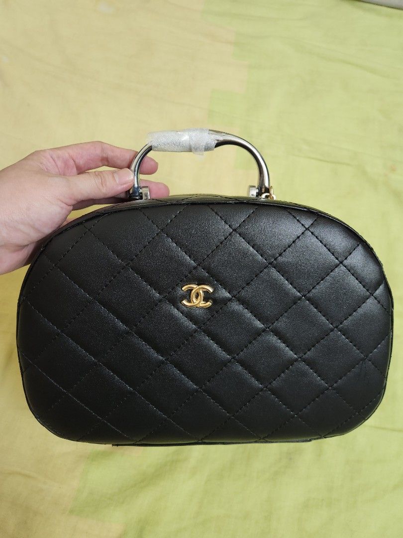 Makeup Pouch (Category: Purses & Pouches) located in Johor Bahru. Submitted by lf2266233 (Listing ID 1461290574, Image 1). Description: .