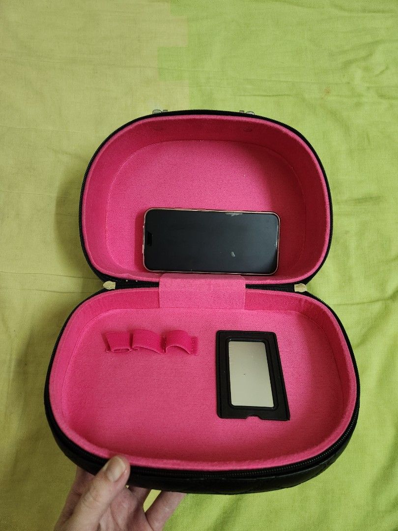 Makeup Pouch (Category: Purses & Pouches) located in Johor Bahru. Submitted by lf2266233 (Listing ID 1461290574, Image 2). Description: .
