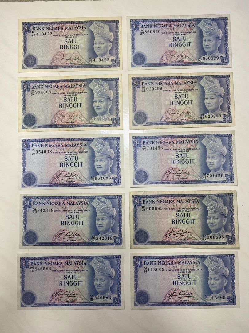 Malaysia Old Ringgit Notes (Category: Vintage Collectibles) located in Singapore. Submitted by _bling_bling (Listing ID 1461287186, Image 1). Description: -Good Conditions -3 and 4th series -Good to add into collections -Sold as is.