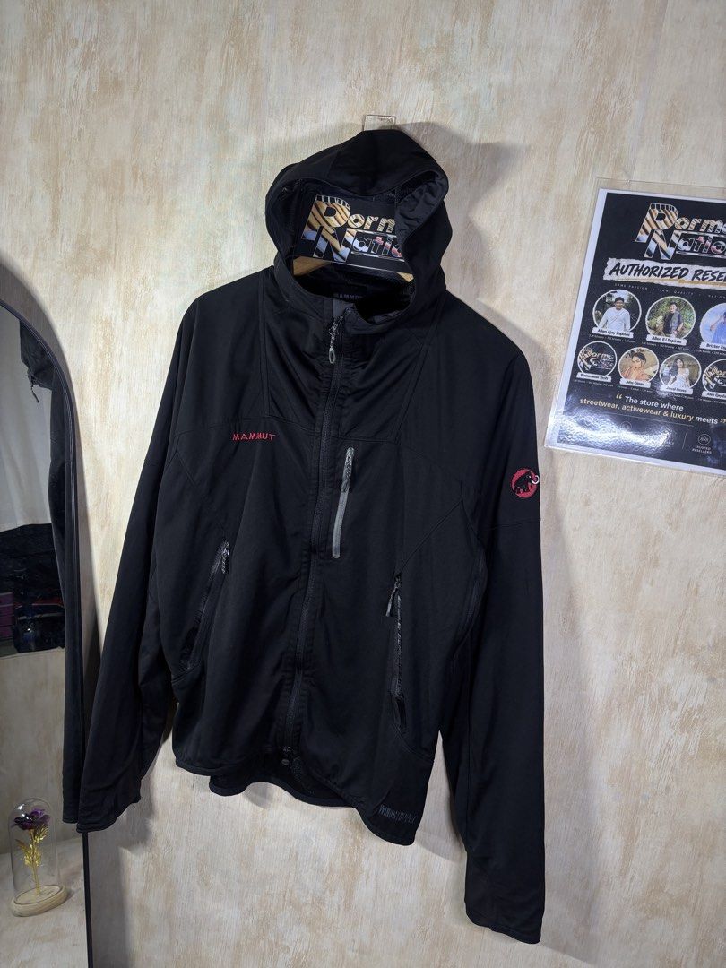 MAMMUTH WINDSTOPPER SOFT SHELL WATER PROOF JACKET (Category: Coats, Jackets and Outerwear) located in Cabuyao City. Submitted by pormanation-thrift-store (Listing ID 1461147379, Image 3). Description: MAMMUTH WINDSTOPPER SOFT SHELL WATER PROOF JACKET Condition: GOOD Color rate: 9/10 Size: MEDIUM Dimes: 21”Wx25-27”L Issue: SIGN OF USED SEE LAST 2 pics❌ Price: 800.