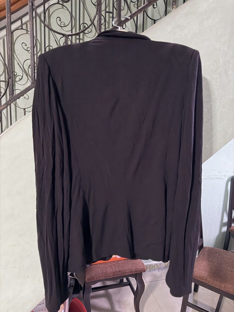 Mango Basics Black Blazer (Category: Coats, Jackets and Outerwear) located in Pasig City. Submitted by aprilluxcloset0812 (Listing ID 1461292410, Image 3). Description: - Classic black blazer from Mango Basics - Lined with a stylish pinstripe pattern - Single button closure for a sleek look - Two functional front pockets - Versatile: great for office wear or a night out - Made in Vietnam RFS: decluttering EVERYTHING MUST GO‼️Just make a reasonabl